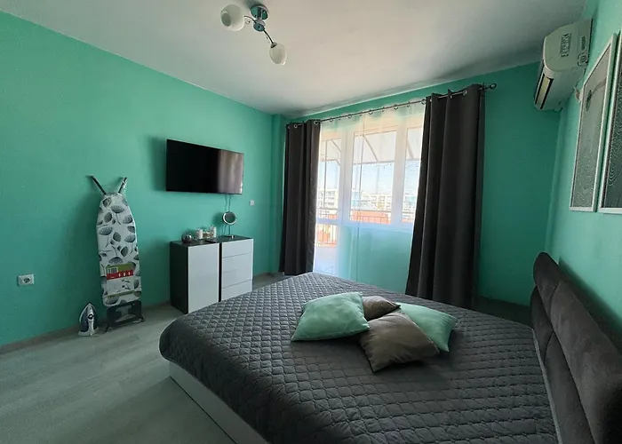 Апартамент Sea Sunrise Бургас